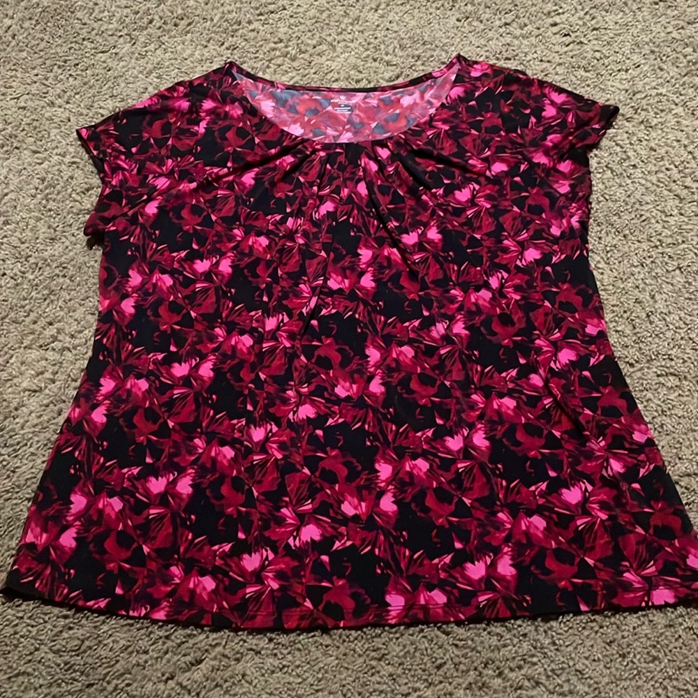 Women’s Worthington pink and black floral short sleeve Summer top. Sz 2X